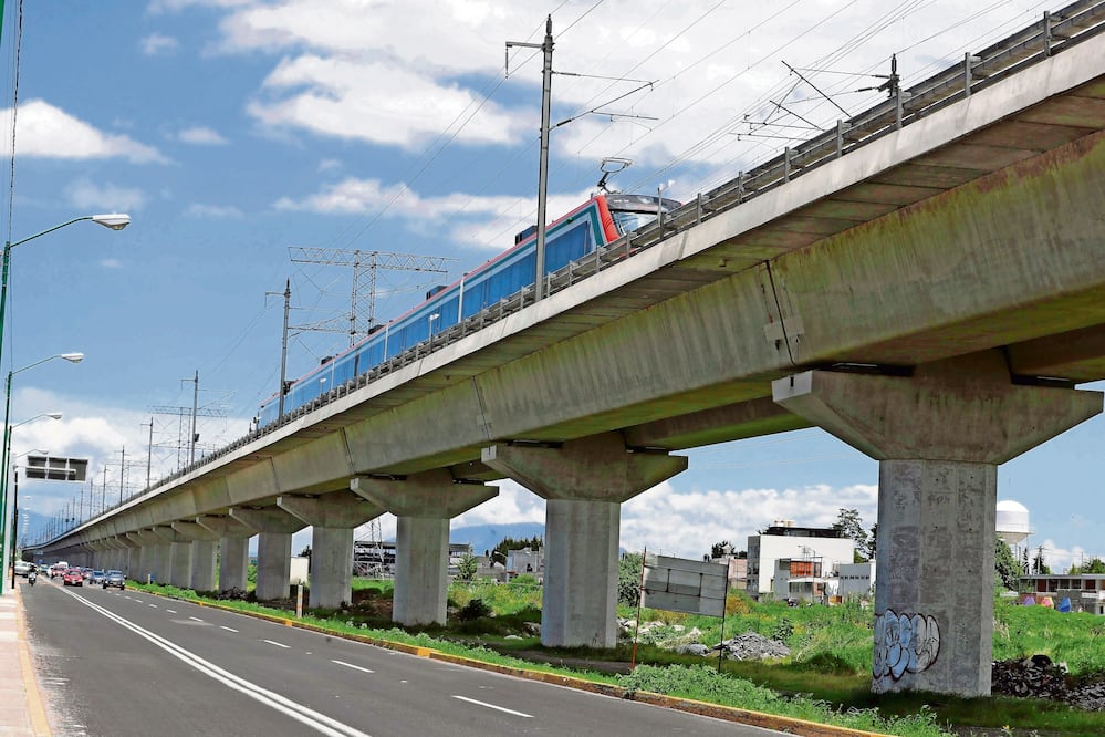 Un ejemplo de la falta de análisis de las obras públicas ha sido el Tren México-Toluca, que lleva 10 años de construcción y un sobrecosto de 130%. Foto: Archivo | El Universal