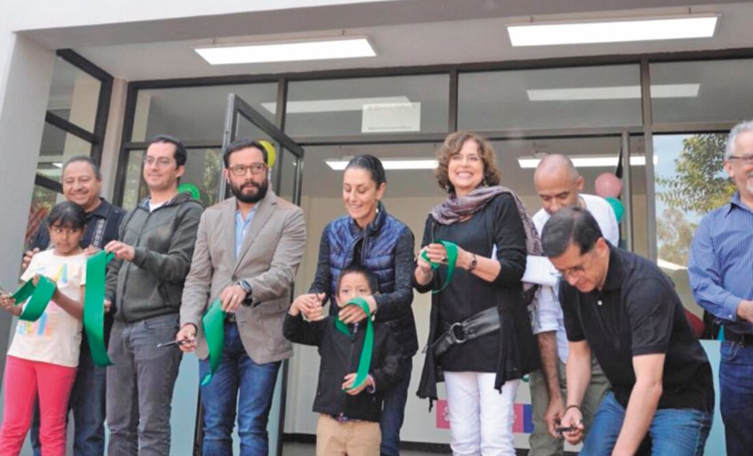 La mandataria capitalina inauguró ayer la sede número 40 de los llamados Pilares (Puntos de Innovación, Libertad, Arte, Educación y Saberes), sitios culturales con los que buscan apartar a los jóvenes de la delincuencia. ESPECIAL