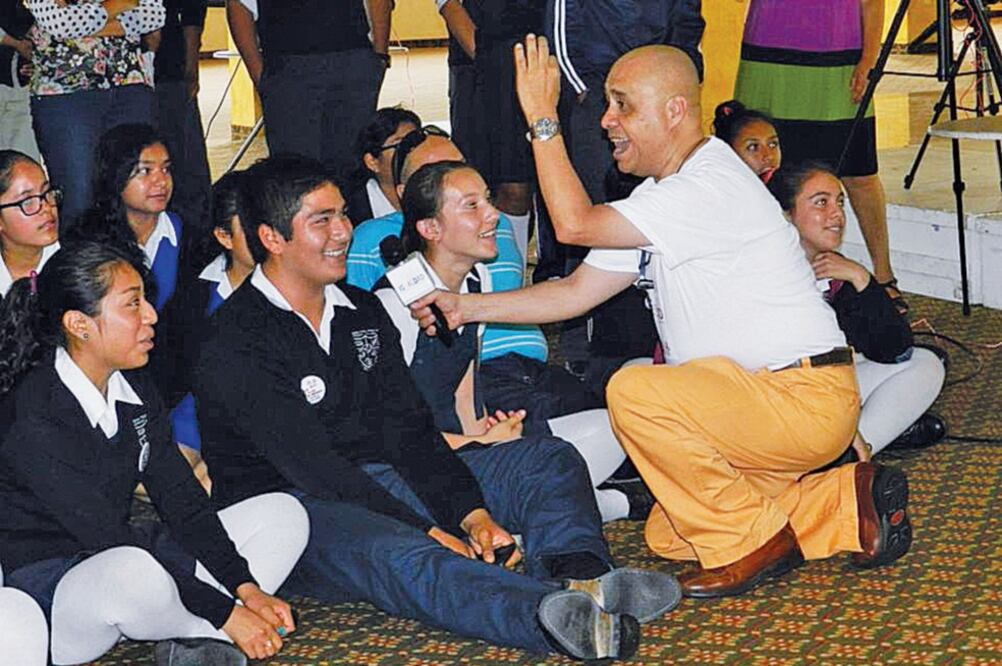 Por medio del programa “Ni princesas ni superhéroes”, la asociación civil enseña medidas básicas de protección individual a padres, alumnos y maestros (ESPECIAL)