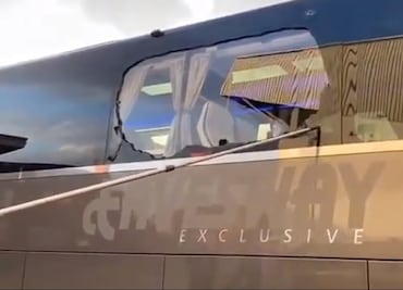 Atacan autobús del Real Madrid en su llegada al estadio del Liverpool