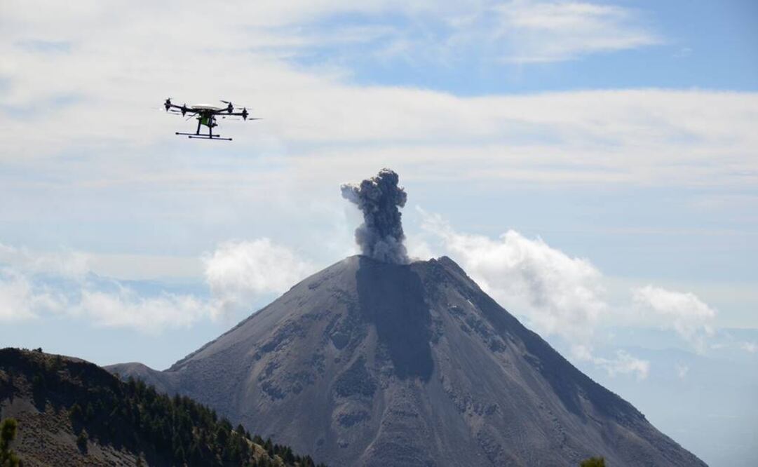 El aparato permite ver la cima, los flujos de lava, los lahares, su alcance y las zonas de afectación en torno al volcán (Foto: conacytprensa.mx)