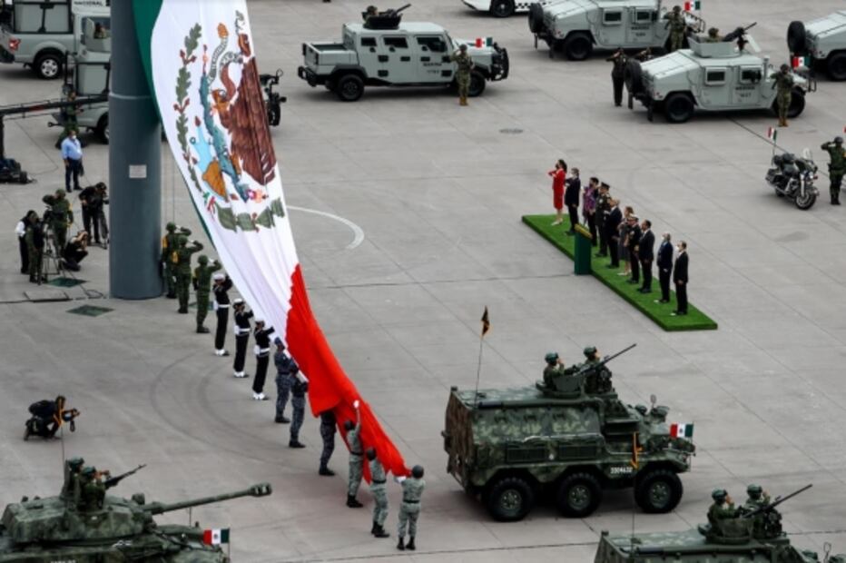 Fiestas patrias desoladas por Covid-19 y perros rescatistas con actitud de rockstars, entre las fotos de la semana