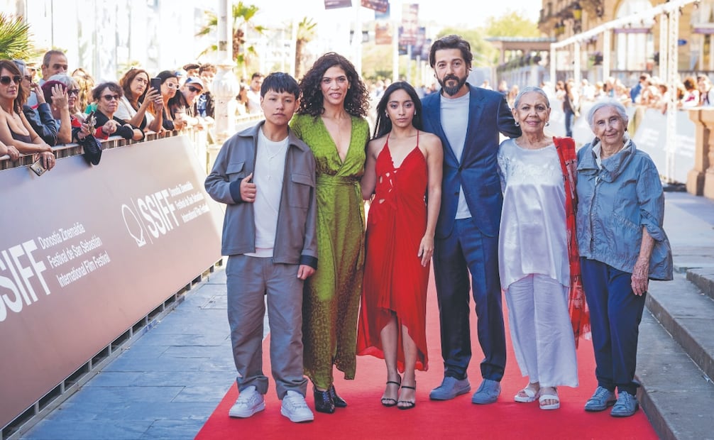 Con el elenco: Sergio Bautista, Anna Díaz, Luisa Huertas y Teresa Lozano. Foto: EFE