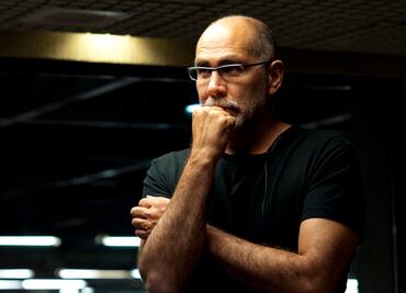 La extraña novela Guillermo Arriaga: sólo usa palabras anteriores a 1790 y no tiene un solo qué