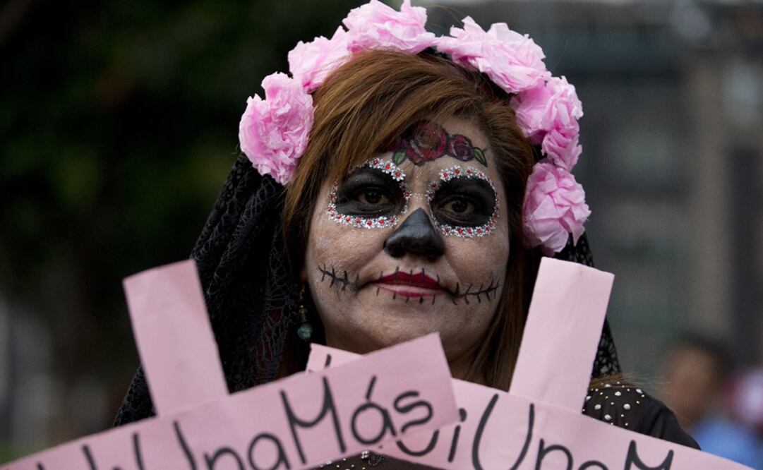 Woman protests femicide – Photo: Rebecca Blackwell/AP