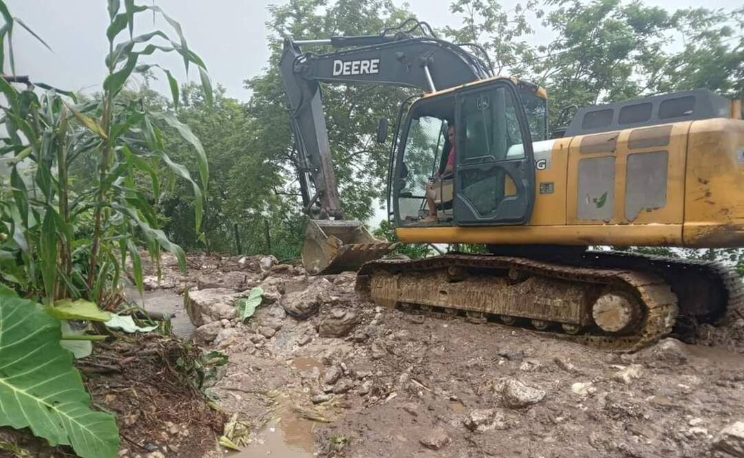 Onda tropical en Chiapas deja a su pado daños en carreteras / Foto: Twitter