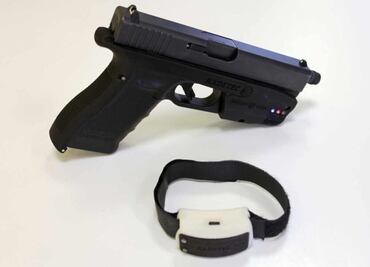 Diseñan en España una pistola que solo puede disparar un policía autorizado