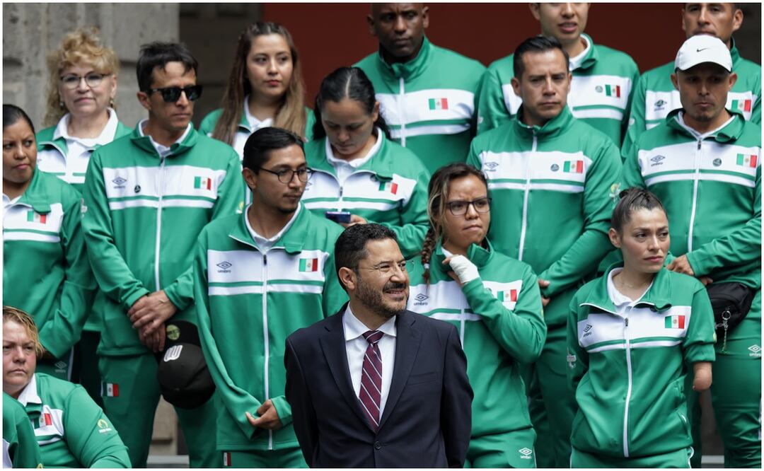 Martí Batres durante la ceremonia de abanderamiento de atletas paralímpicos mexicanos. Foto: Especial