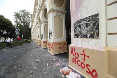 Paristas de la UAEmex vandalizan Rectoría