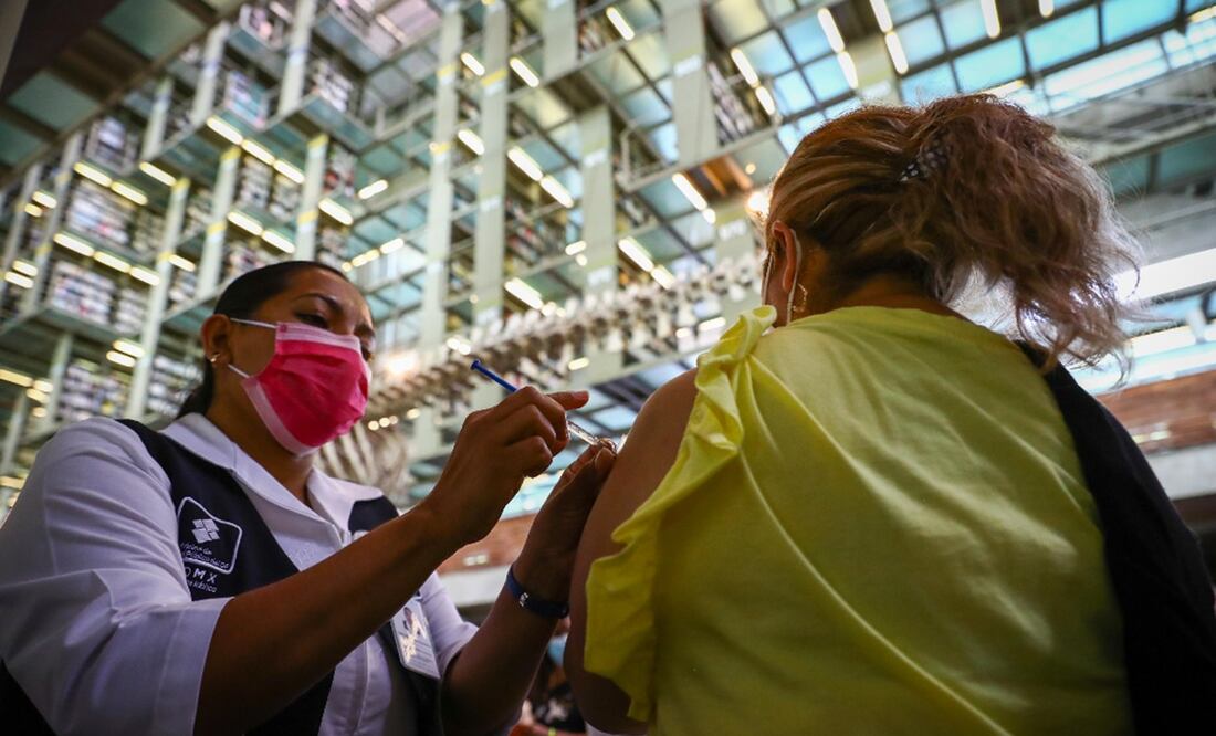Vacunación en la Ciudad de México. Foto: El Universal