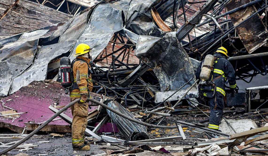 Incendio arrasa con casino y plaza comercial en Culiacán, Sinaloa. Foto: Cuartoscuro.com