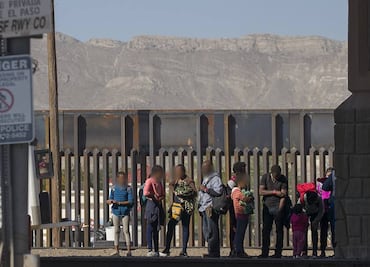 EU reabre paso fronterizo en Texas; mantiene suspensión de revisión de trenes