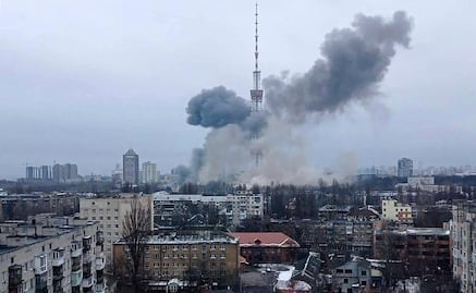 Tras advertir a ucranianos, Rusia ataca con misil la torre de televisión de Kiev