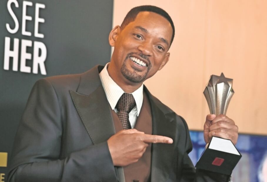 Famosos reciben premio, celebran y piden por Ucrania