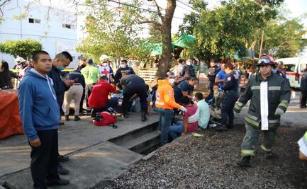 Tráiler se queda sin frenos y embiste a transporte público en Morelos; hay 2 muertos