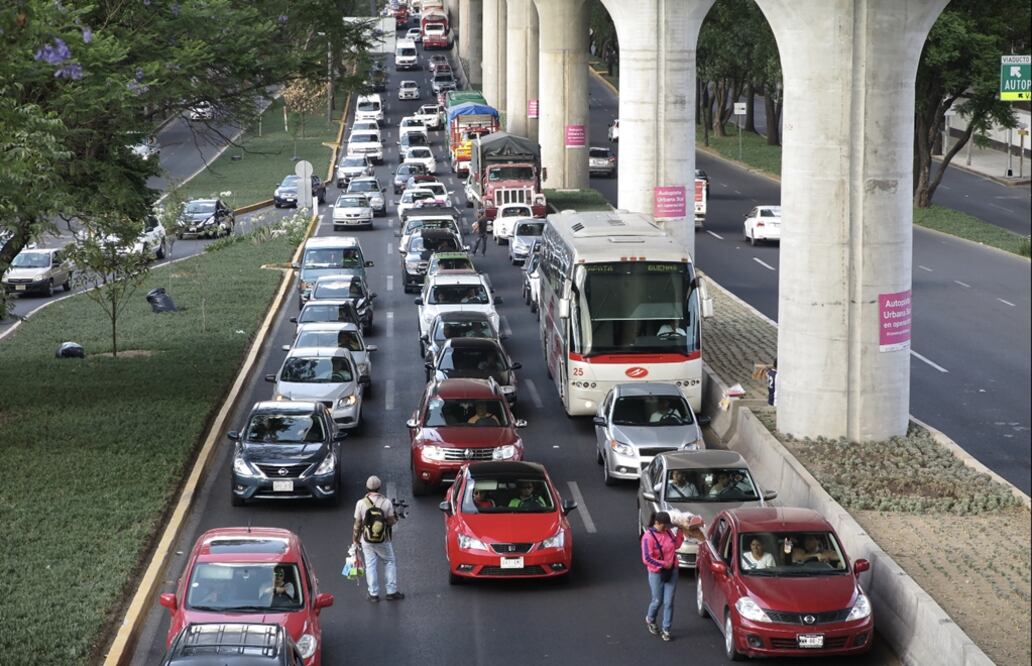 La  carretera a Cuernavaca permanecerá cerrada por labores de mantenimiento. Foto: Luis Cortés / EL UNIVERSAL