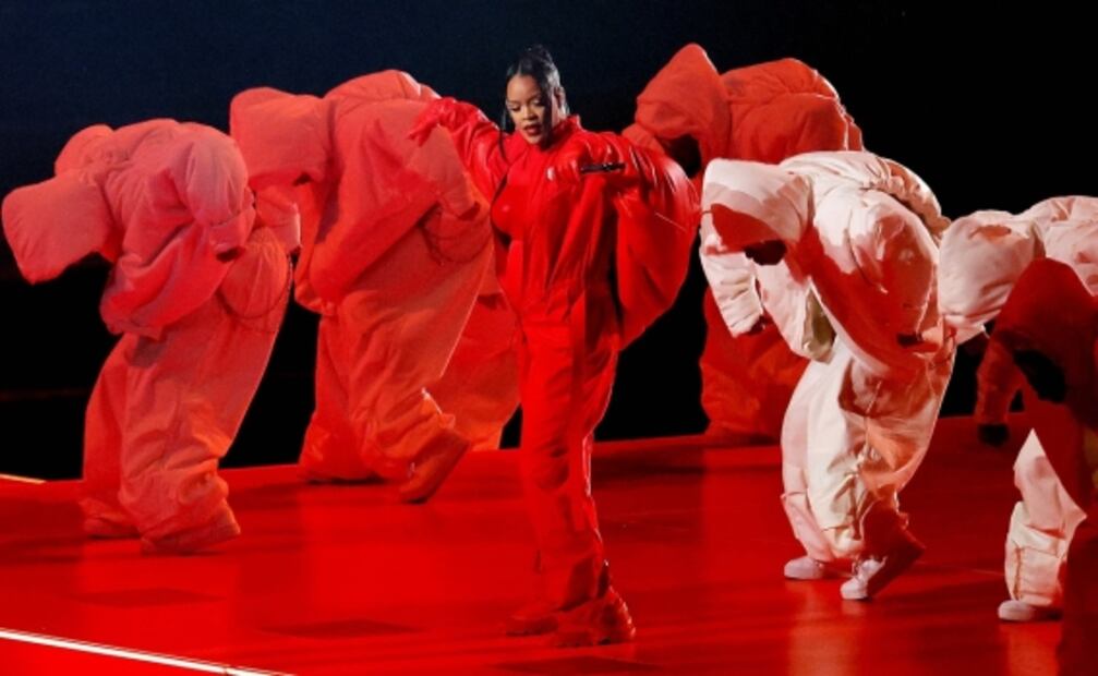 ¿Rihanna anuncia su segundo embarazo en el Super Bowl?