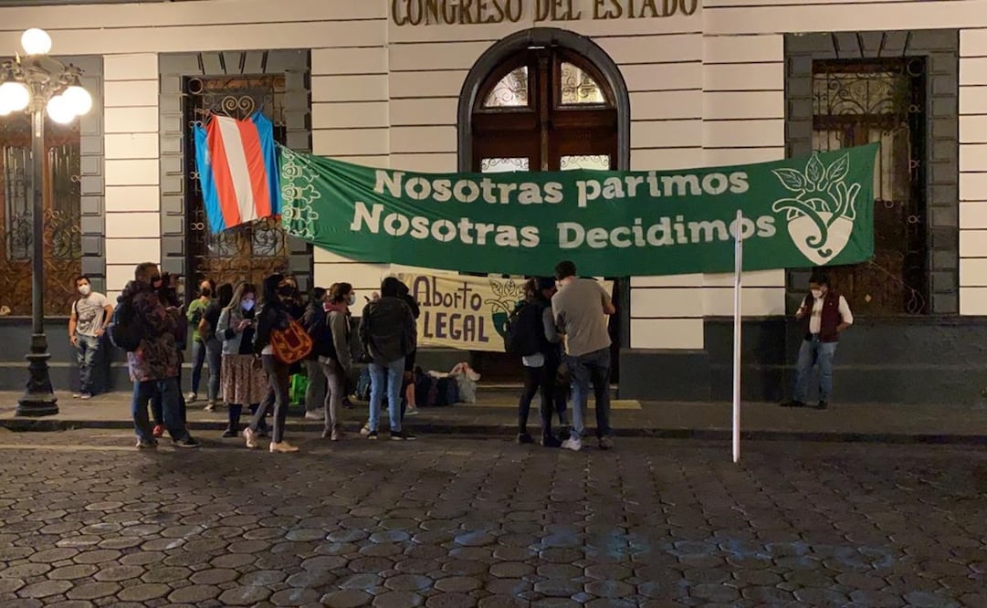 En un largo comunicado, se comprometieron a no dañar el mobiliario de las instituciones y aclararon que su toma será en resistencia civil pacífica. Foto: Especial