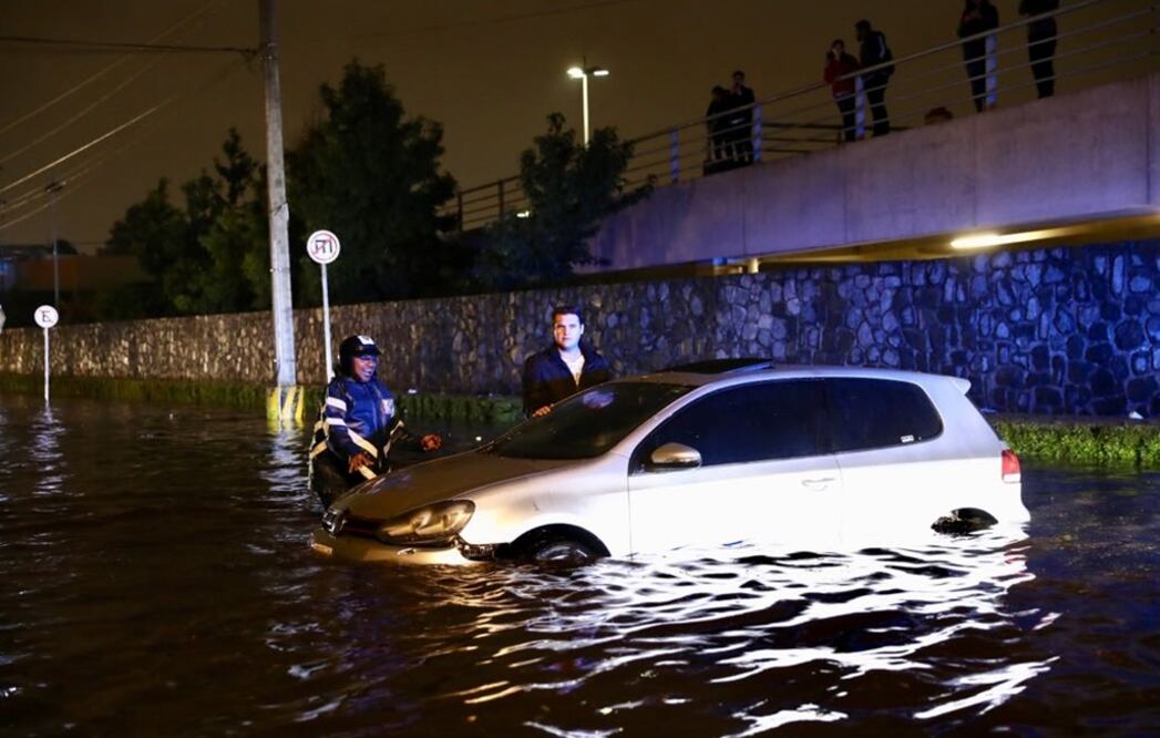 Las lluvias de esta tarde, sucedidas en diversas zonas de la Ciudad de México y en algunos casos acompañadas de granizo, provocaron el cierre de diversas vialidades. Foto: Valente Rosas/EL UNIVERSAL