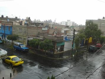 Llueve en zonas centro y oriente del DF