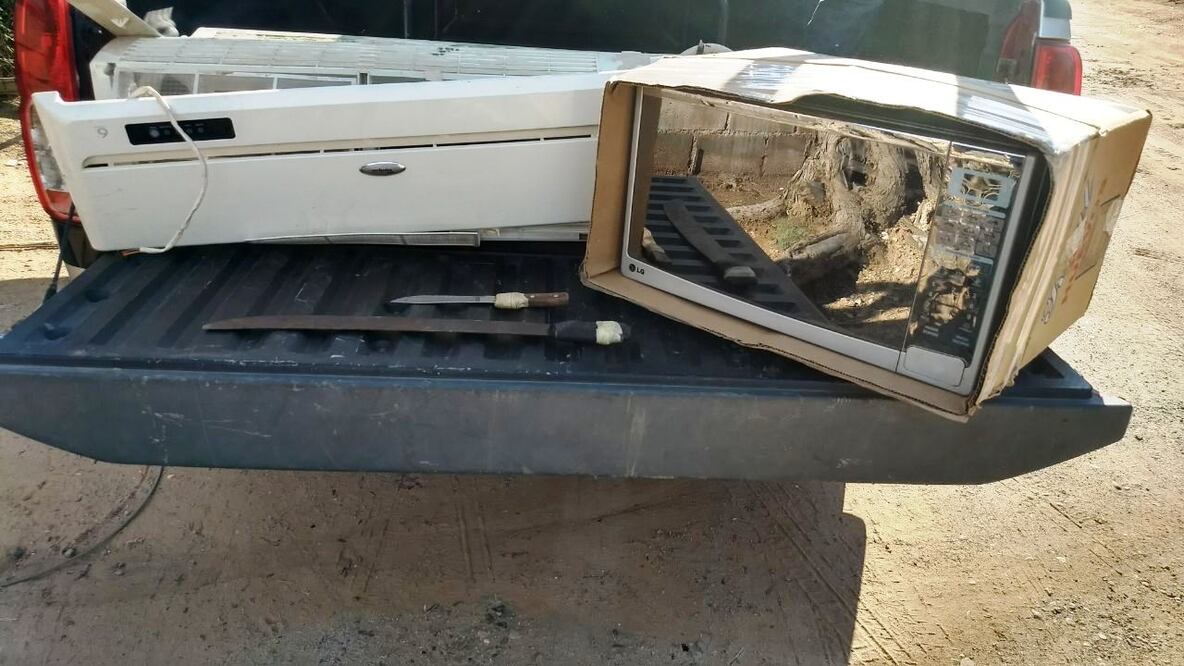 Hijo roba aire acondicionado a su mamá