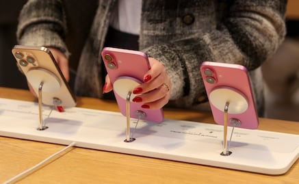 Ante la guerra comercial, mejor haz que tu iPhone "dure lo máximo posible", sugiere WSJ; advierte encarecimiento por aranceles