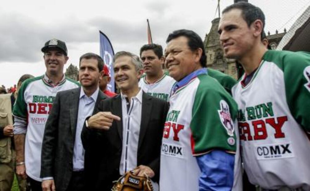 Comparte Narro fotografías con pelotero Joey Meneses