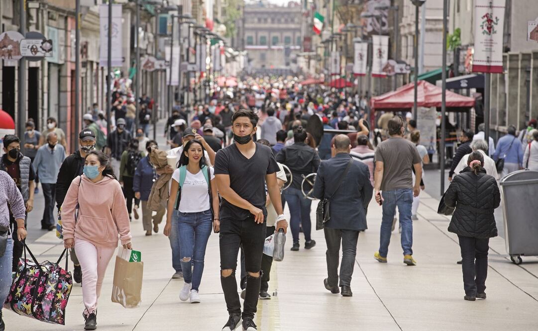 Al dar a conocer que la Ciudad de México continuará una semana más en semáforo amarillo, la jefa de Gobierno expuso que este avance y la reactivación económica se da gracias al porcentaje de vacunación en la capital. Foto: Germán Espinosa. El Universal