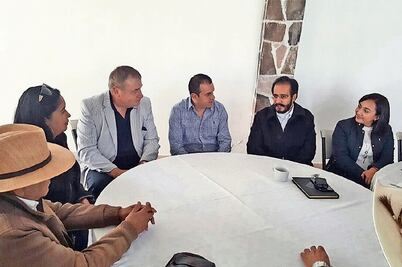 René Bejarano, alcaldes y rector 'cobijan a Cuau'