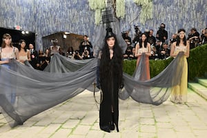 Madonna referenció a Leonora Carrington en la Gala del MET; esta es la historia detrás de la pintura