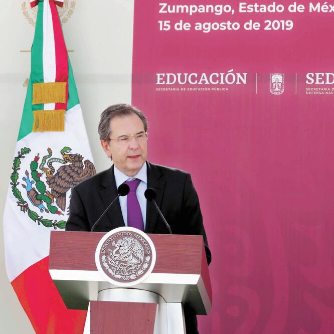 Esteban Moctezuma, titular de la SEP, aclaró que cualquier otro material para la enseñanza debe pasar por analistas y la aprobación de la secretaría. PRESIDENCIA