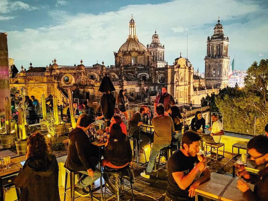 Desde las alturas de “Terraza Catedral” en el Centro Histórico, cada trago activa una memoria que atraviesa siglos. Crédito: del Instagram de  “Terraza Catedral”