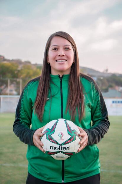 Confíen en las mujeres: Ana Zavala, única DT de un equipo varonil en México