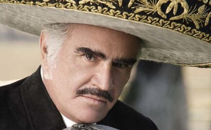 Reportan a Vicente Fernández despierto y en interacción con su familia 