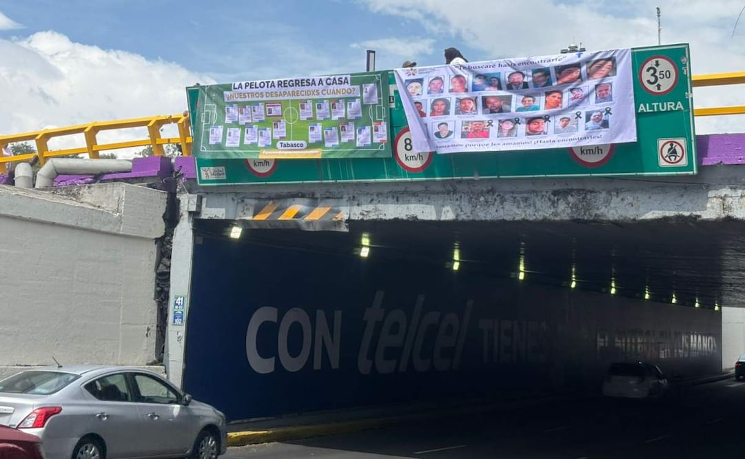 Madres buscadoras colocan fotos de desaparecidos en puentes de Viaducto; reclaman atención a búsquedas.
Foto: Juan Carlos Williams