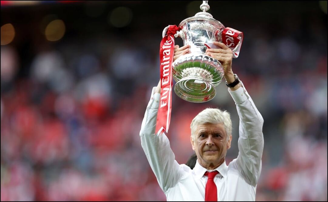 Wenger levanta la más reciente FA Cup con el Arsenal. Reuters