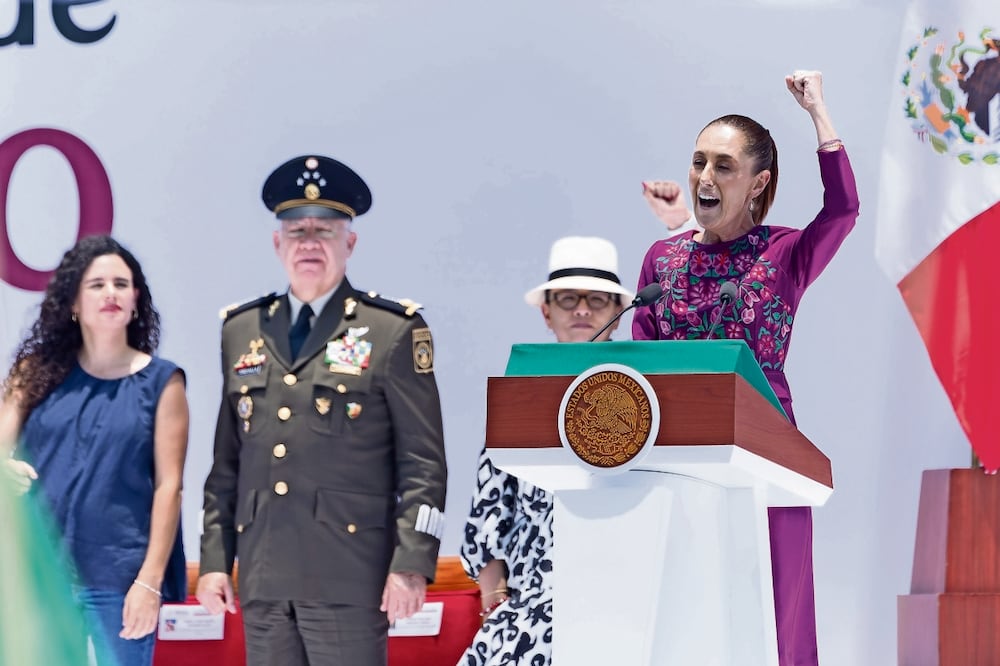 Claudia Sheinbaum aseguró a sus simpatizantes que el país vive una etapa distinta al periodo neoliberal. Foto: HUGO SALVADOR/EL UNIVERSAL