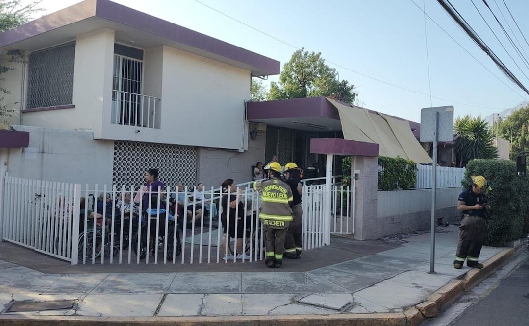 Personal de Protección Civil inspeccionó posteriormente las instalaciones para determinar que fueran seguras. Foto: Especial