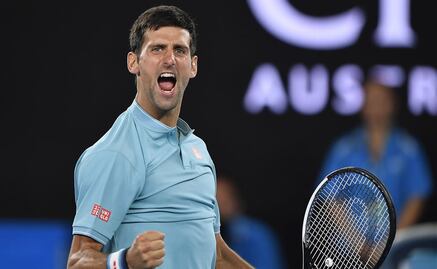 Djokovic arranca defensa del título de Australia con victoria