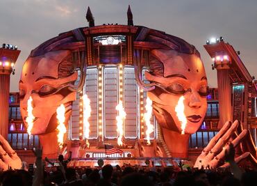 EDC sigue la fiesta con diversidad y tapabocas por coronavirus