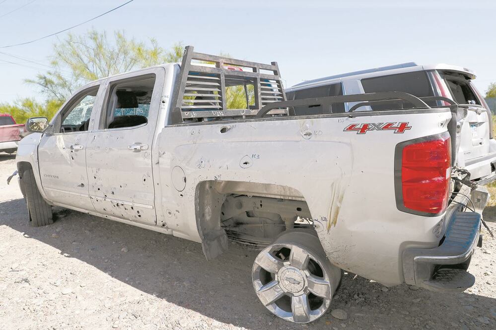 La camioneta Pick Up que participó en el enfrentamiento recibió 243 disparos. ARCHIVO EL UNIVERSAL