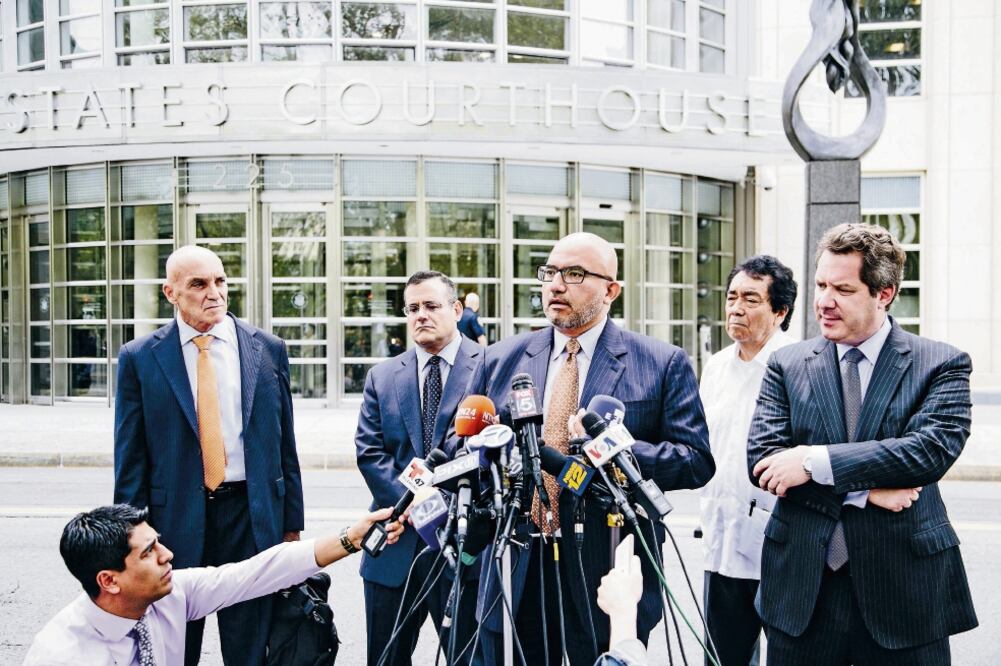 Eduardo Balarezo, abogado de El Chapo, se quejó en un correo electrónico de que la decisión unilateral del juez no permitirá que el proceso inicie el 16 de abril. (ARCHIVO EL UNIVERSAL)