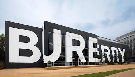 Burberry apuesta por la recompra de sus diseños