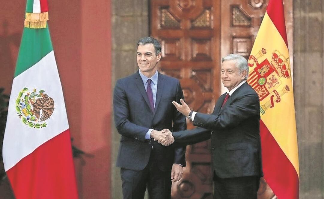 El presidente de México, Andrés Manuel López Obrador, y su par de España, Pedro Sánchez, durante la ceremonia de bienvenida a Palacio, en 2019. Foto: Archivo/ EL UNIVERSAL.