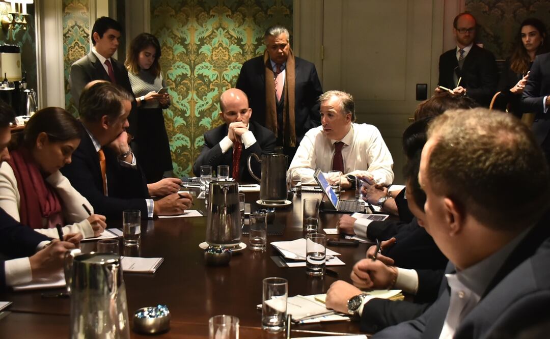 José Antonio Meade y José Antonio González Anaya, en Fotografía de Archivo, Reunión con inversionistas, agencias calificadoras y analistas en Nueva York (2016, cortesía Hacienda)