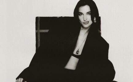 Dua Lipa enciende Instagram con los nuevos diseños de Versace