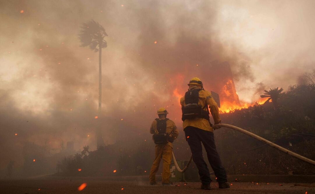 Un incendio forestal en Pacific Palisades, al noroeste de Los Ángeles. (07/01/25) Foto: AFP