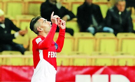 Falcao recibe premio a deportista del año en Francia