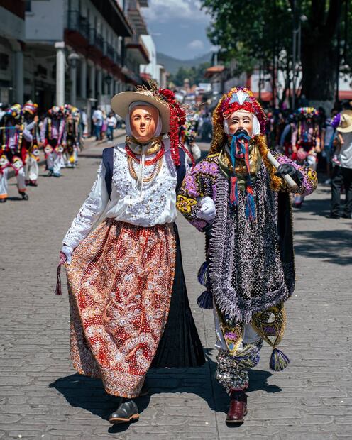 En Uruapan, durante el desfile de artesanos, participan 58 contingentes de las cuatro etnias del estado: purépechas, otomíes, mazahuas y nahuas. Foto: iStock
