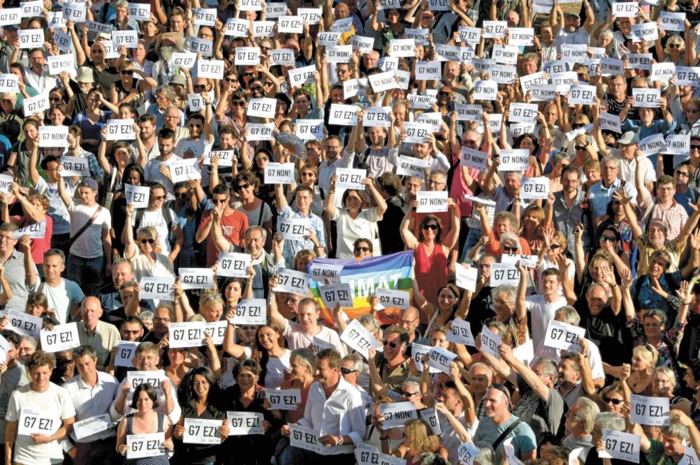 Activistas se manifestaron contra el G7 durante la reunión de ecologistas que tiene lugar en la Universidad Jean Jaures , en Toulouse, en el suroeste de Francia, país donde se realizará este año la cumbre internacional. Foto: PASCAL PAVANI. AFP
